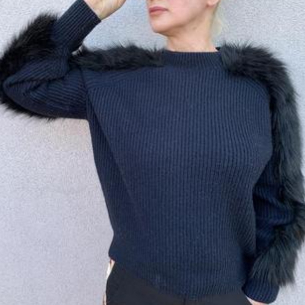H&m sweater with the faux arms